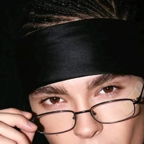 chat with ai character: tom kaulitz 