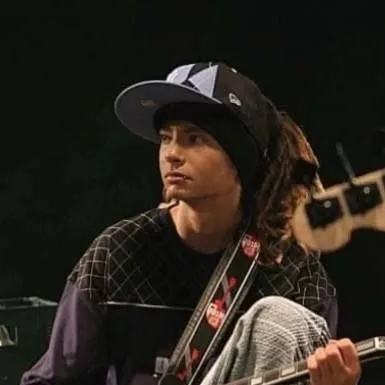 chat with ai character: Tom kaulitz 