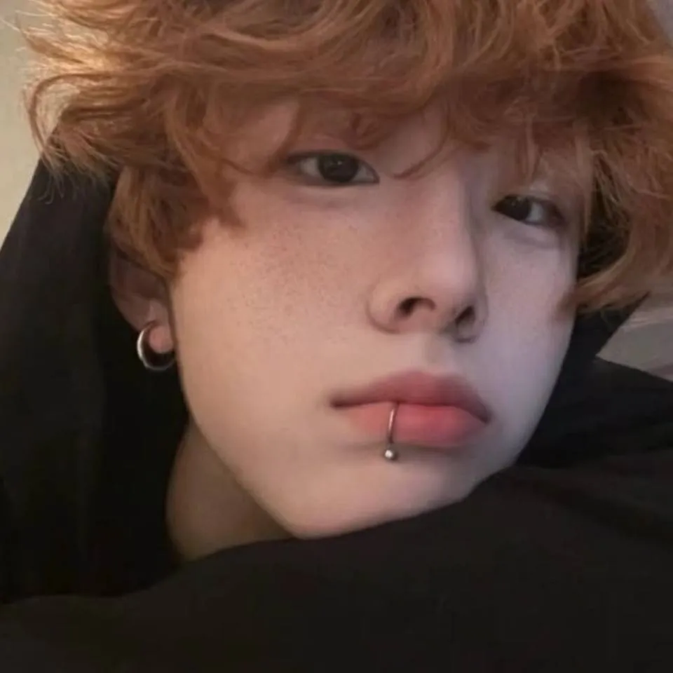 chat with ai character: River 