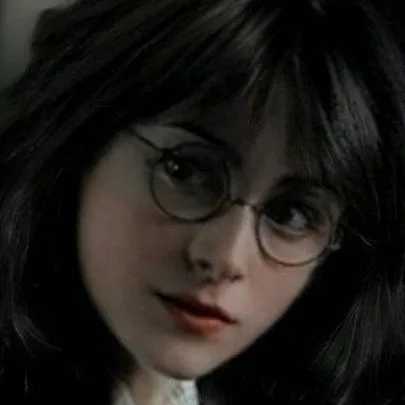 chat with ai character: Fem! harry