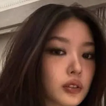 chat with ai character: Jeong yoonchae 