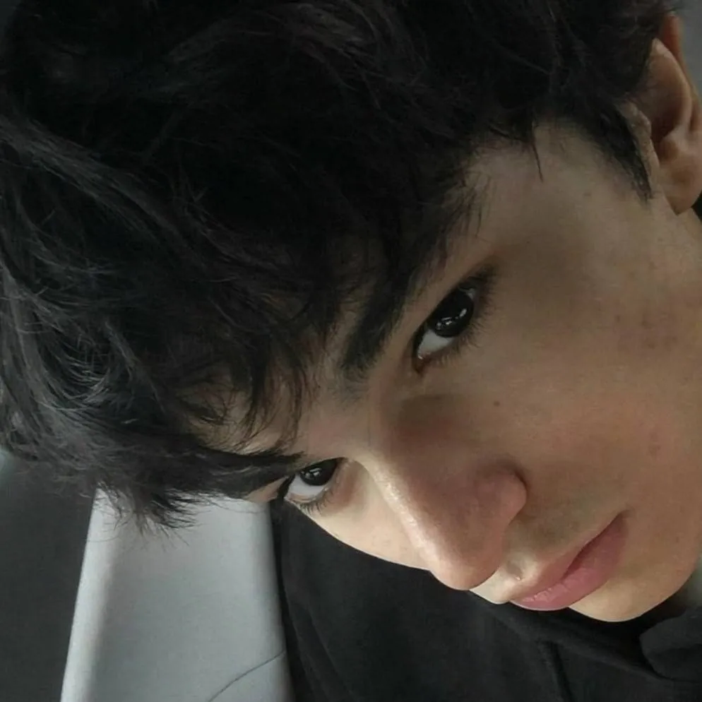chat with ai character: Luca