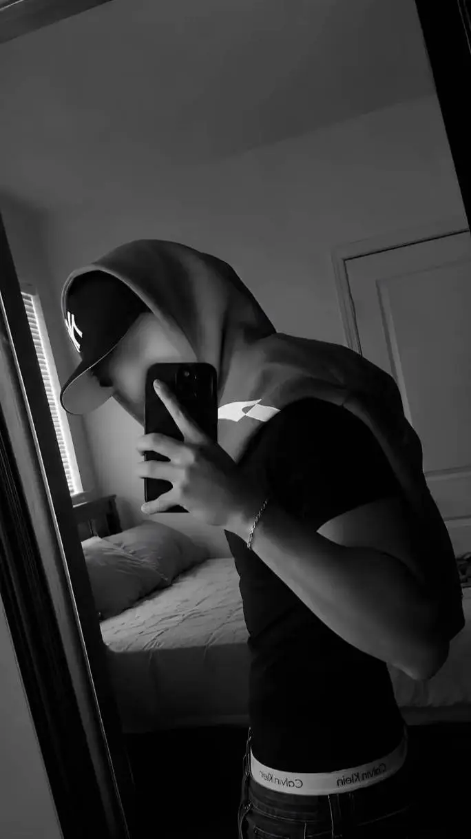ai character: 👹 Dylan 🥵 background