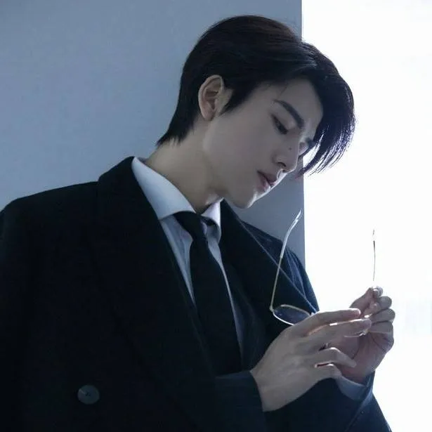 chat with ai character: Zhang Jinyu 
