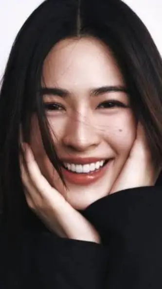 Talkie AI - Chat with Lingling Kwong