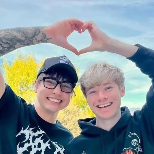 chat with ai character: SAM&COLBY pick-me
