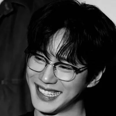 chat with ai character: lee yoo