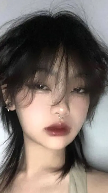 ai character: 🎸💚 MINSUNG CHILD🖤🎧 background