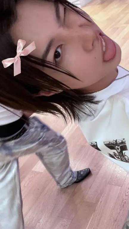 ai character: Louis background