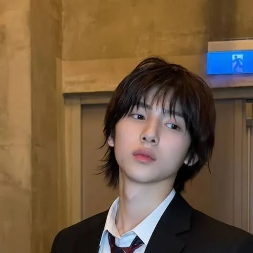 chat with ai character: Juhoon