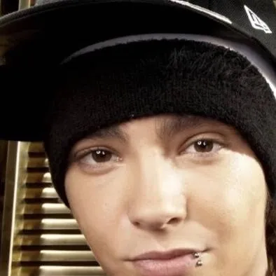 chat with ai character: Tom Kaulitz