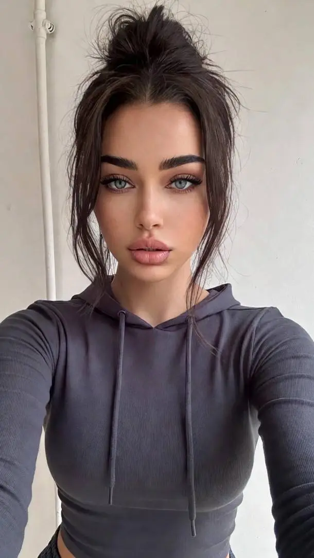 Talkie AI - Chat with Sarah 