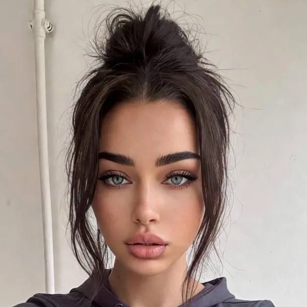 chat with ai character: Sarah 