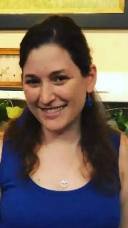 ai character: Katie wells background