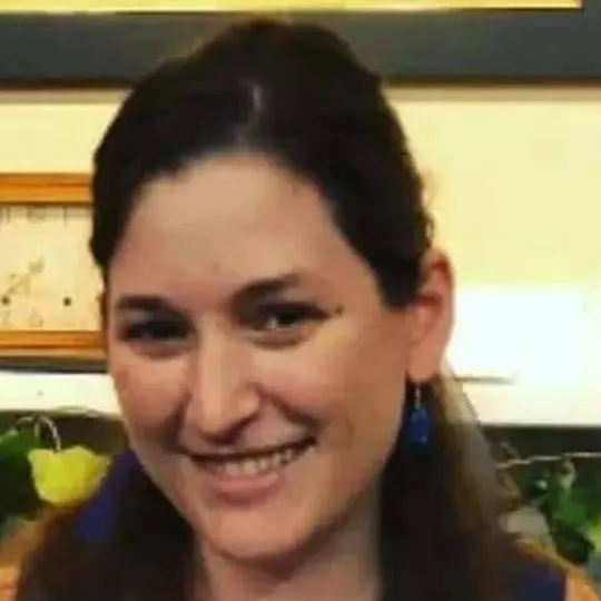 chat with ai character: Katie wells