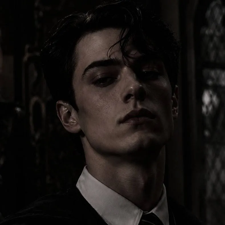chat with ai character: Tom Riddle 