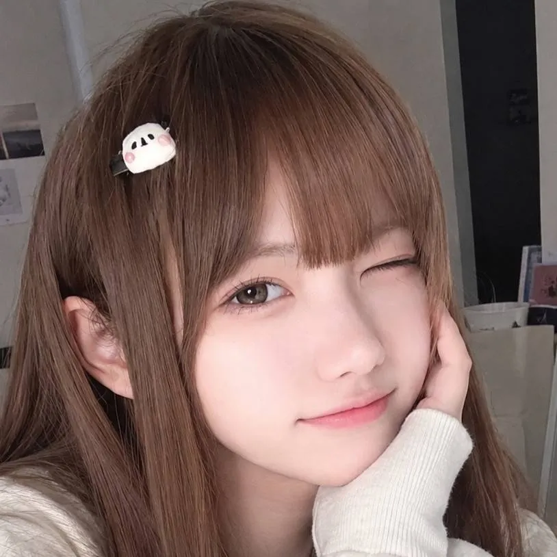 chat with ai character: Akiyama Mina