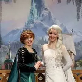 chat with ai character: anna and elsa