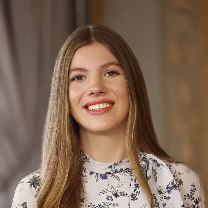 chat with ai character: Sofía