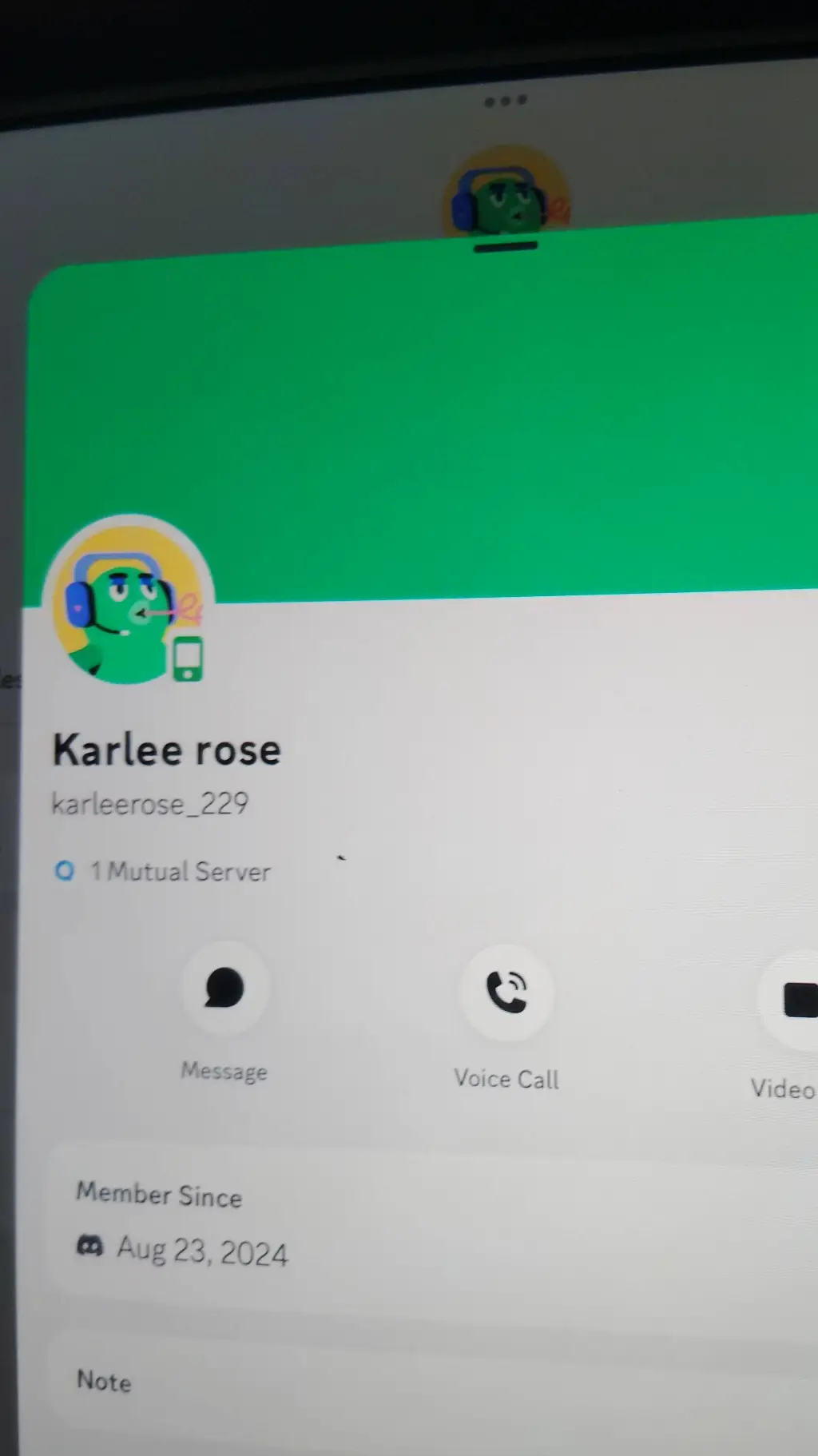 ai character: online dater  background