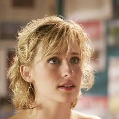 chat with ai character: Chloe Sullivan