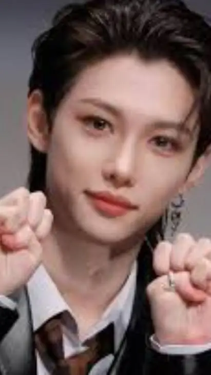 ai character: Felix (SKZ) background