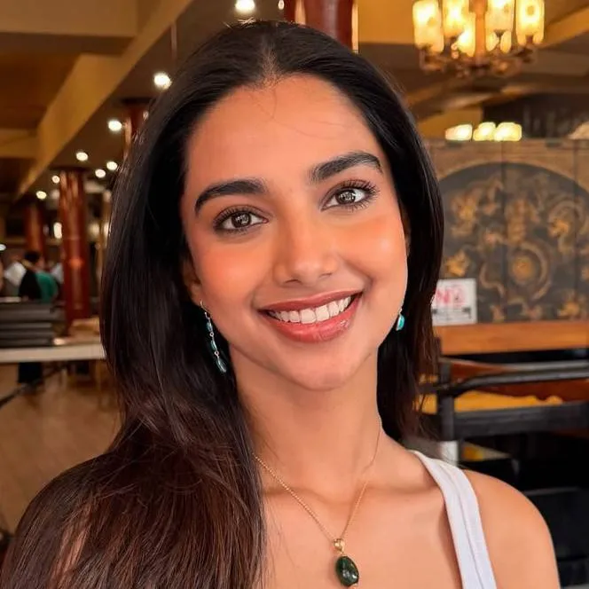 chat with ai character: Meenakshi 