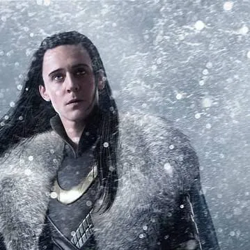 chat with ai character: Loki Odinson 💚