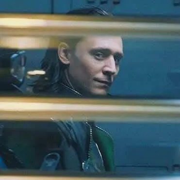 chat with ai character: Loki Laufeyson 💚 