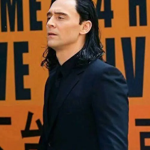 chat with ai character: Loki Odinson 💚 