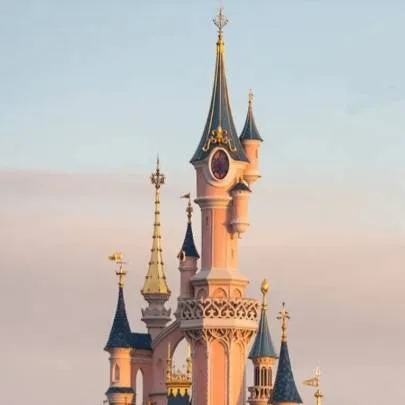 chat with ai character: Loki/Tom