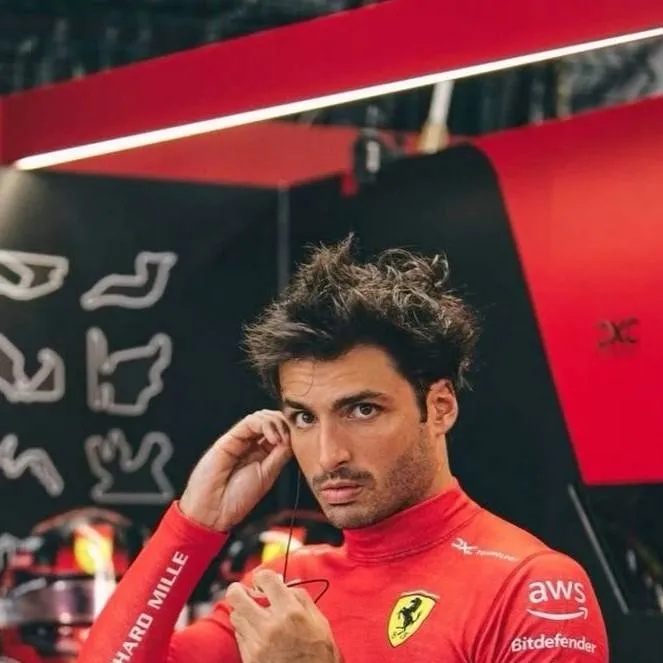 chat with ai character: Carlos Sainz