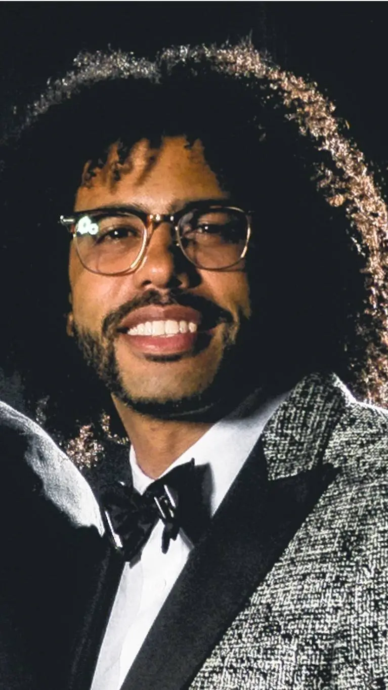 ai character: Daveed Diggs!  background