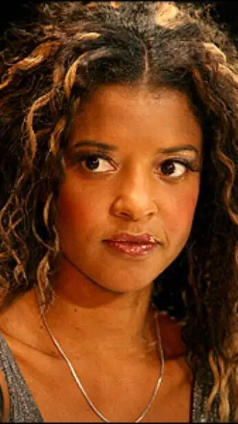 ai character: Reneé Goldsberry background