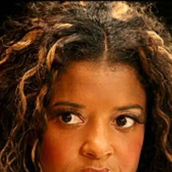 chat with ai character: Reneé Goldsberry