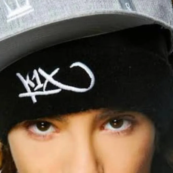 chat with ai character: Tom Kaulitz