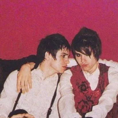 chat with ai character: P!atd 2006