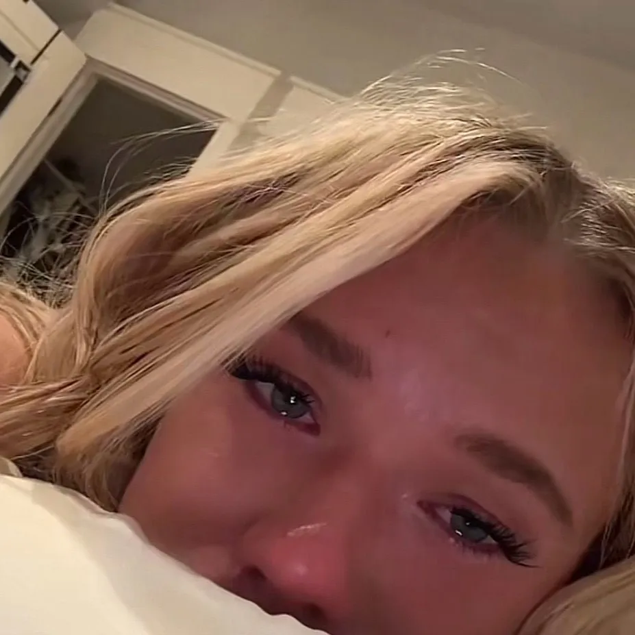 chat with ai character: Ava