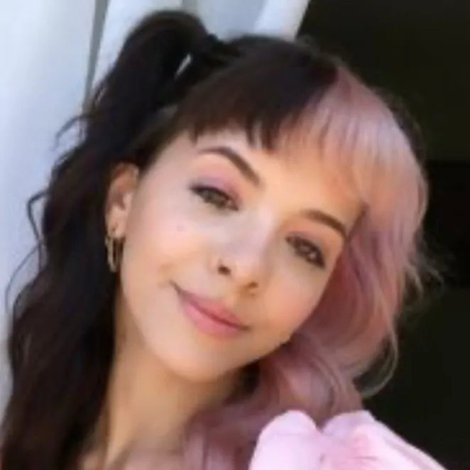 chat with ai character: Melanie Martinez 