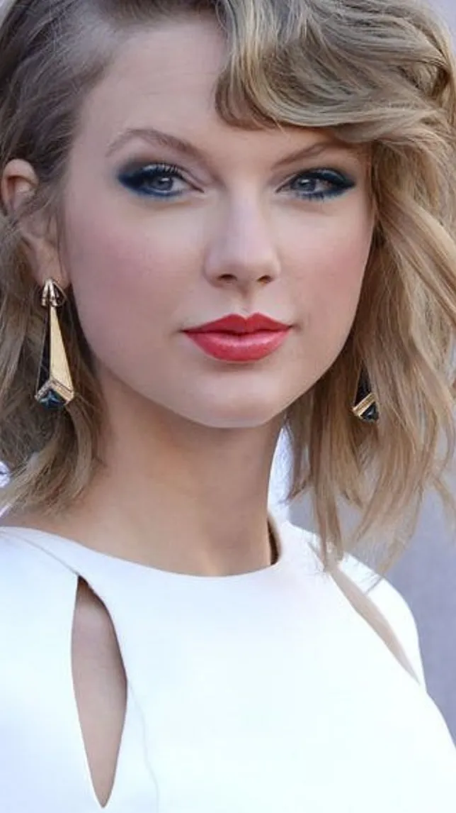 ai character: Taylor swift  background