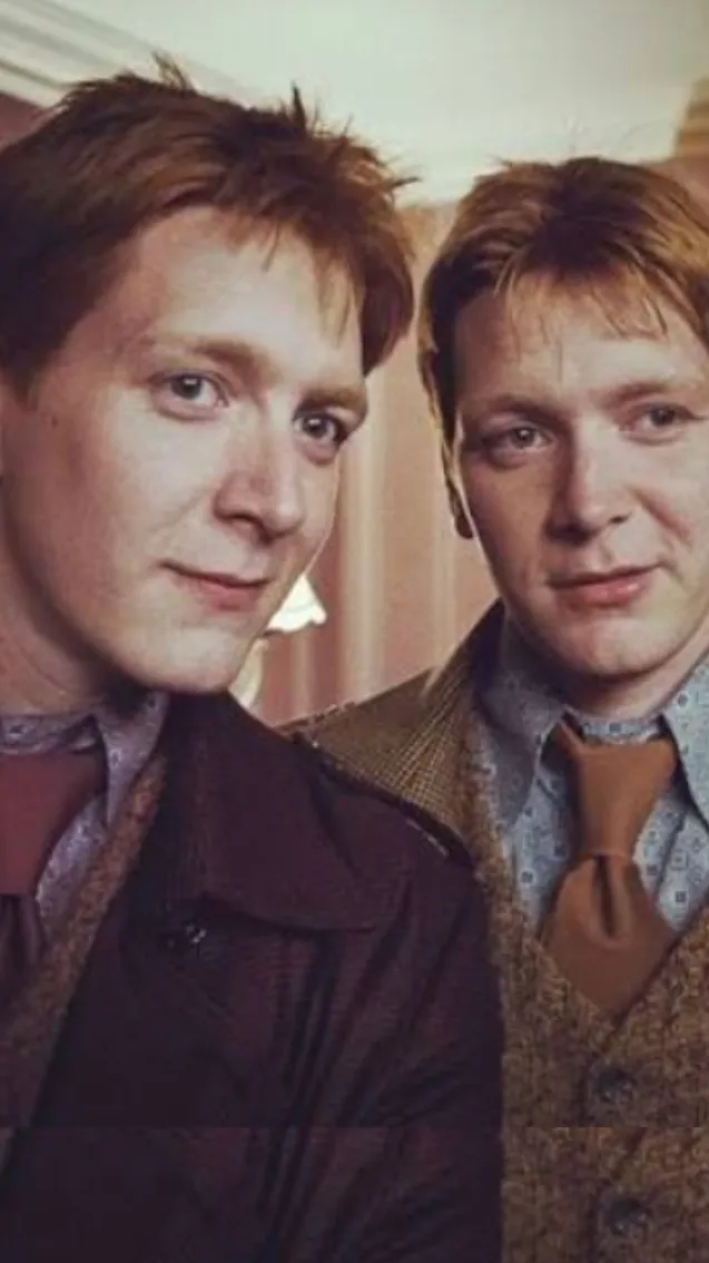 ai character: Fred and George background