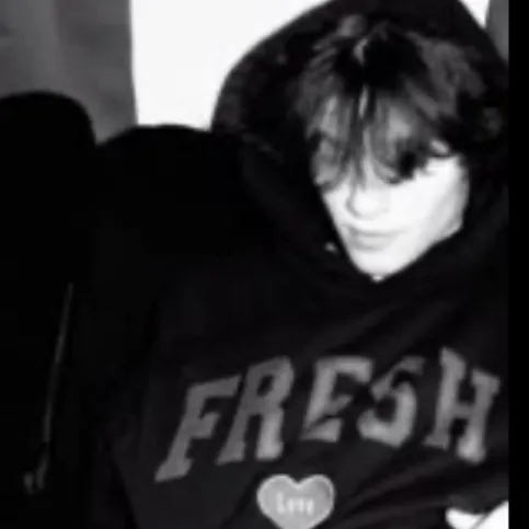 chat with ai character: Chris Sturniolo