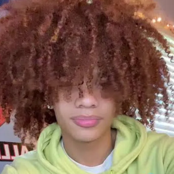 chat with ai character: Whoisreddd