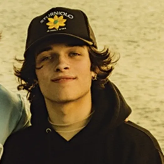 chat with ai character: Chris Sturniolo