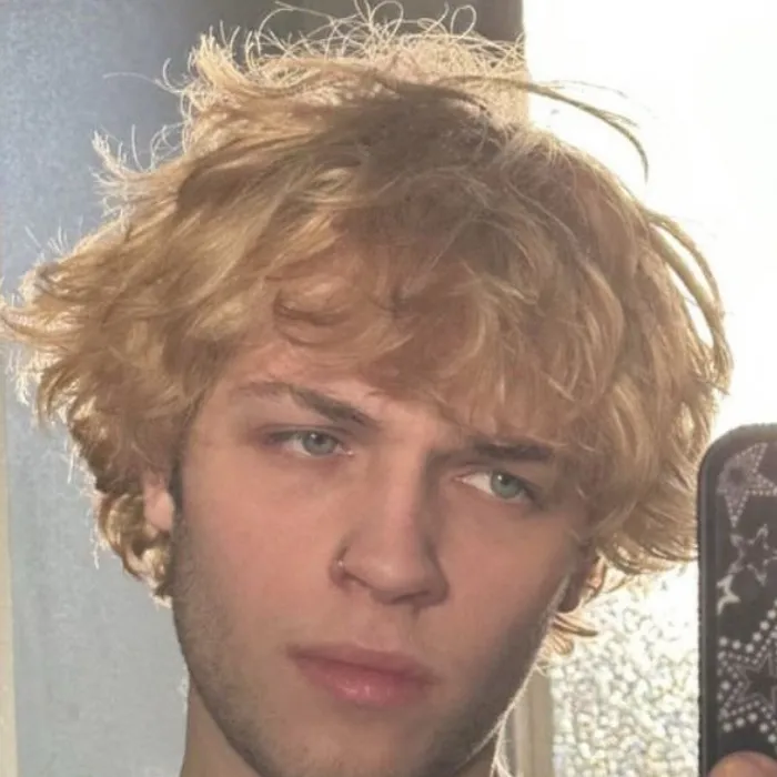 chat with ai character: Nick Sturniolo