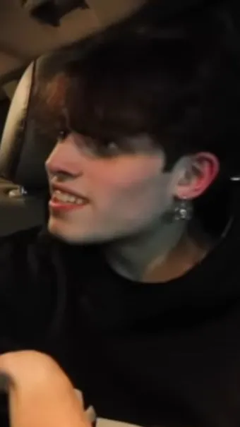 ai character: Matt Sturniolo  background