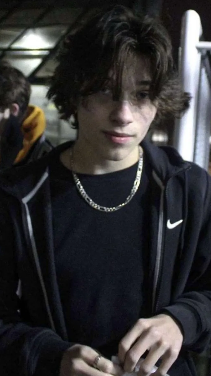 ai character: Chris Sturniolo background