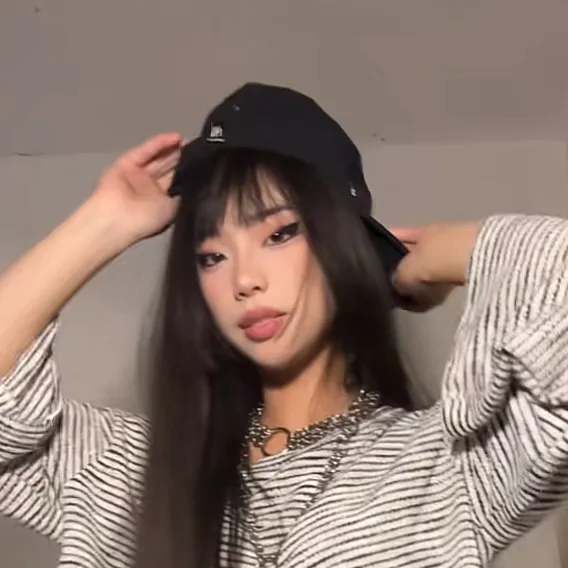 chat with ai character: Miji