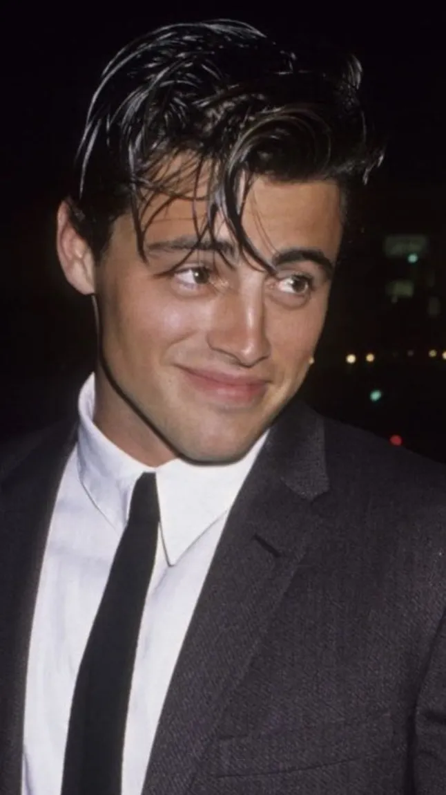 ai character: Joey Tribbiani background