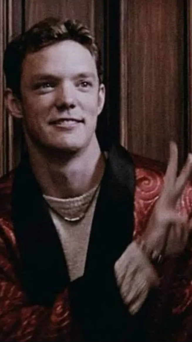 ai character: Stu Macher background